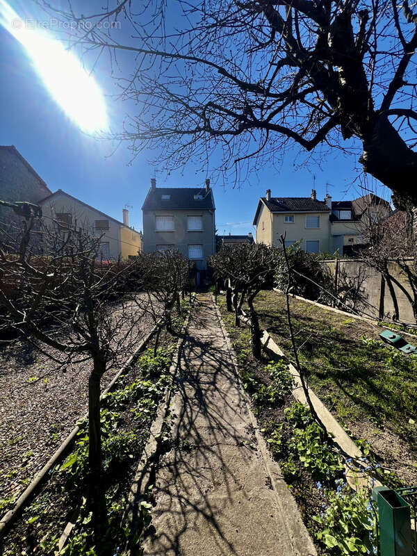 Maison à LE BLANC-MESNIL