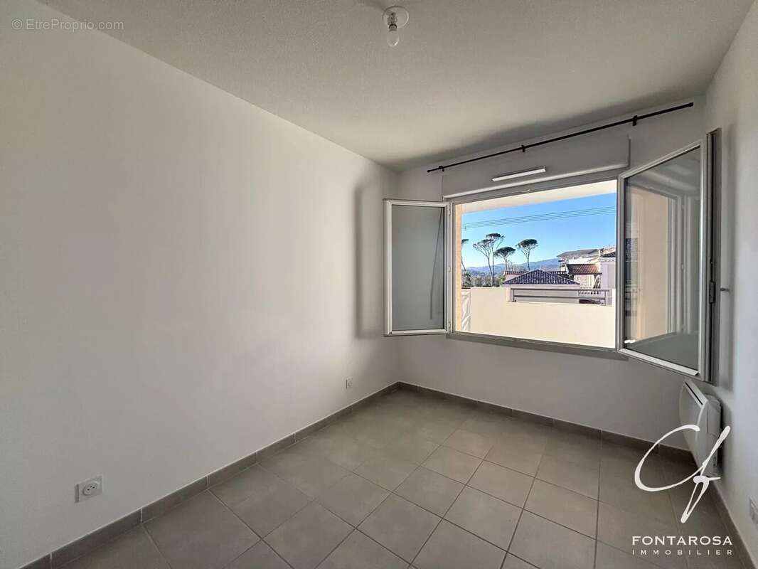 Appartement à LE MUY