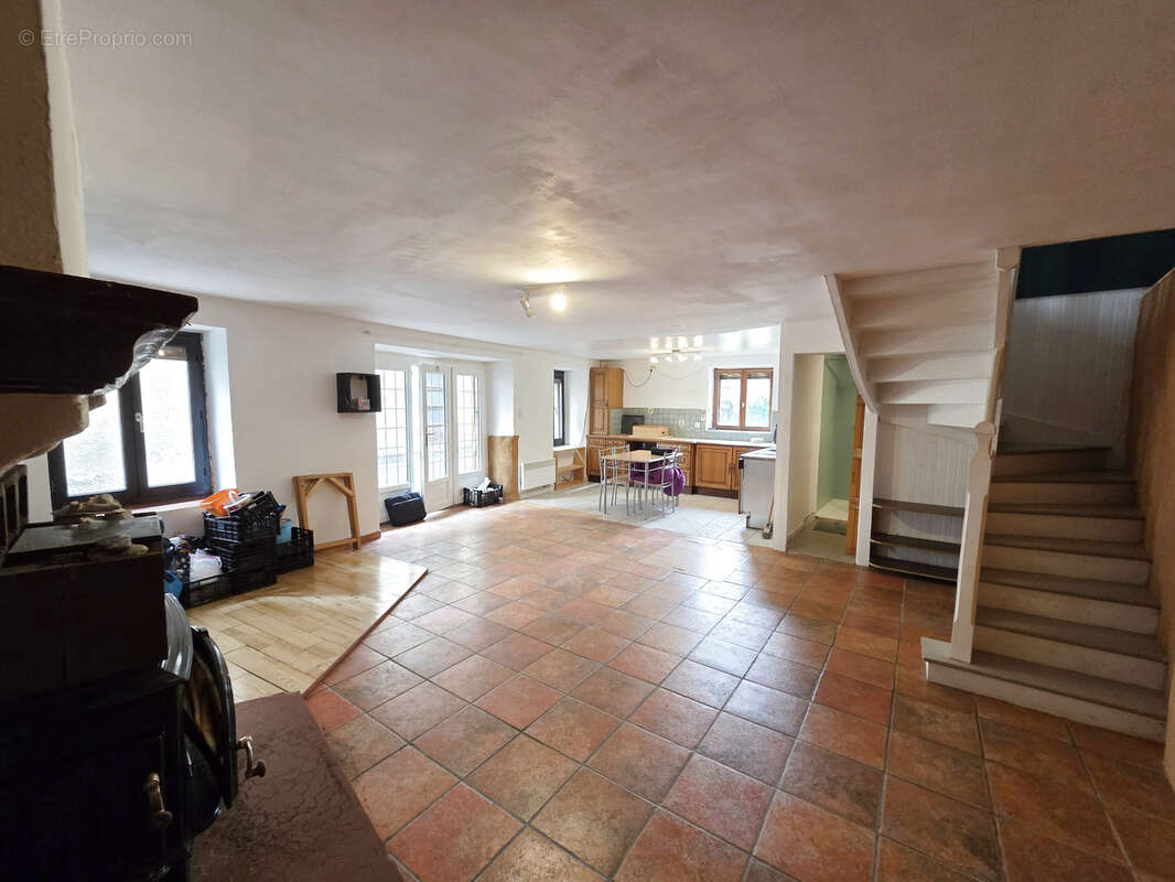 Autre à CHAMPAGNAC-LE-VIEUX