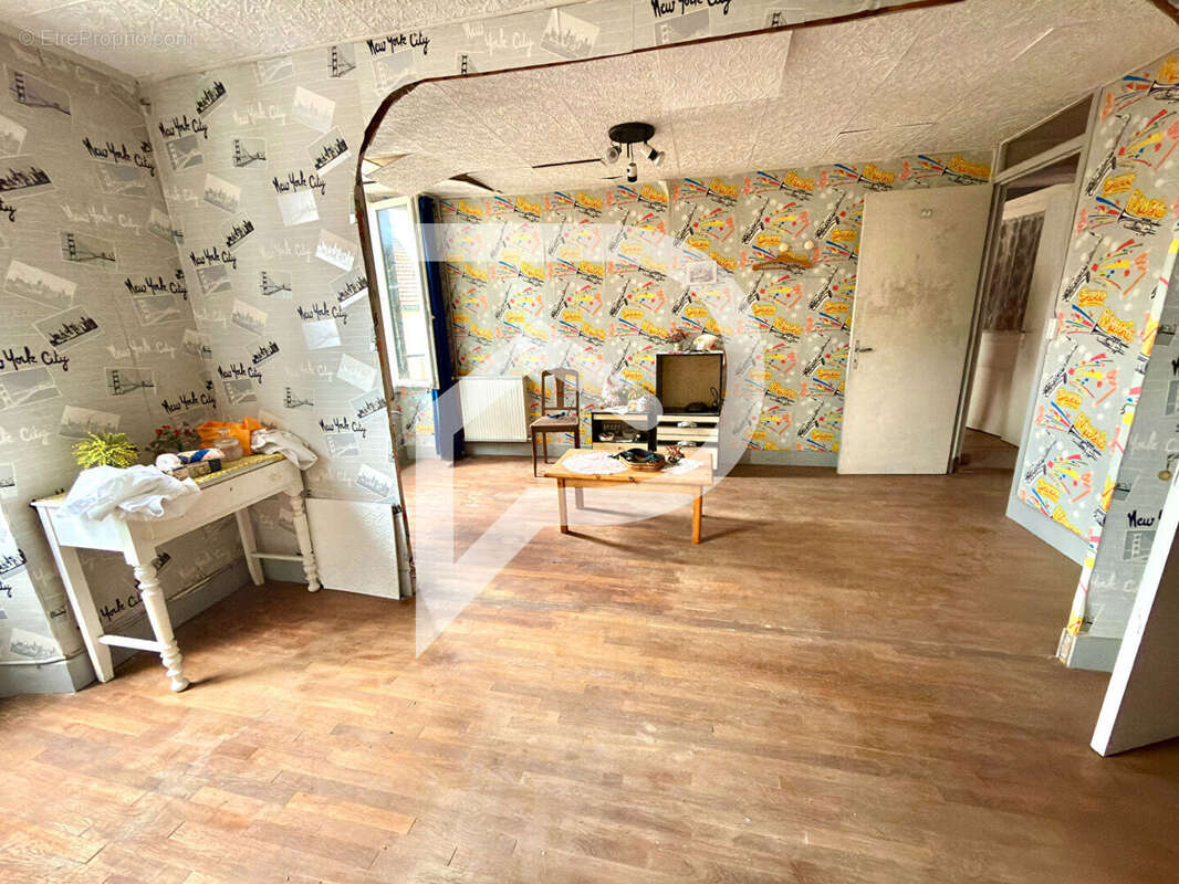 Maison à NEUILLY-L'EVEQUE