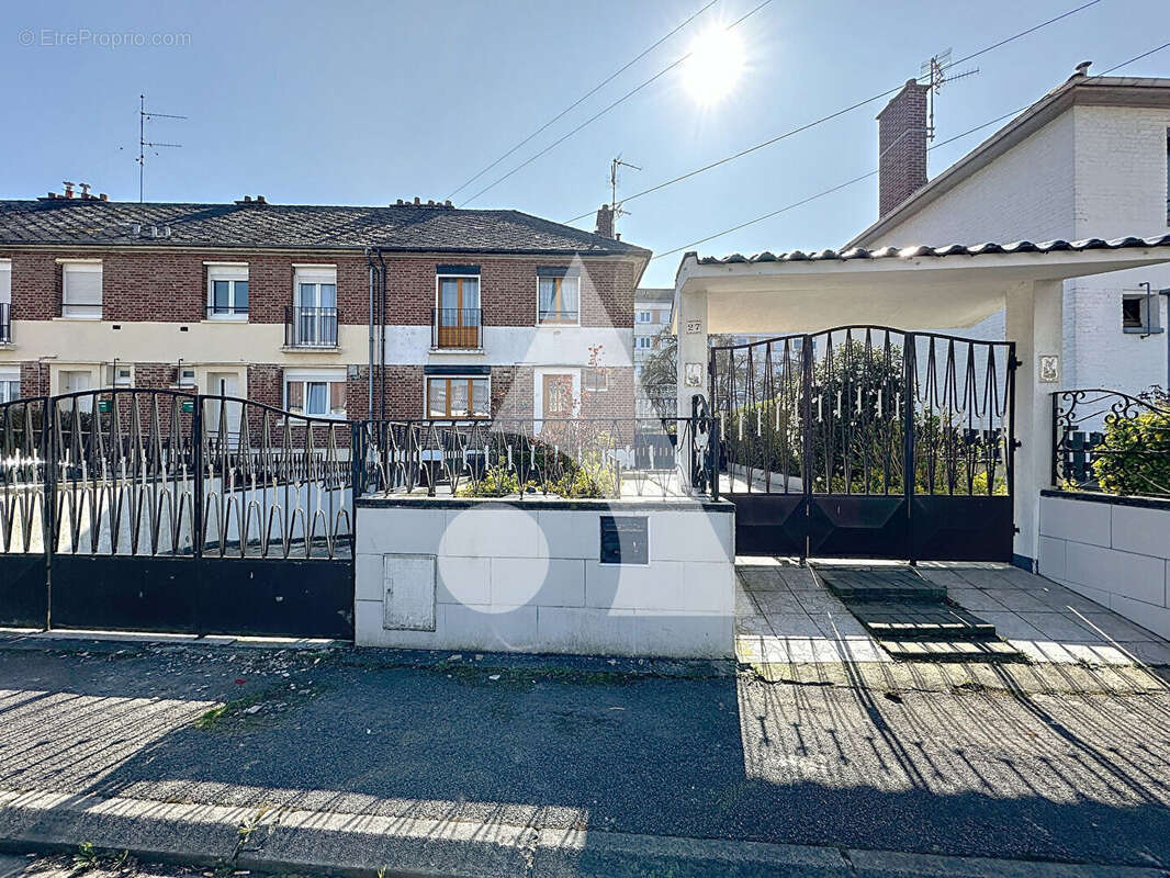 Maison à QUIEVRECHAIN