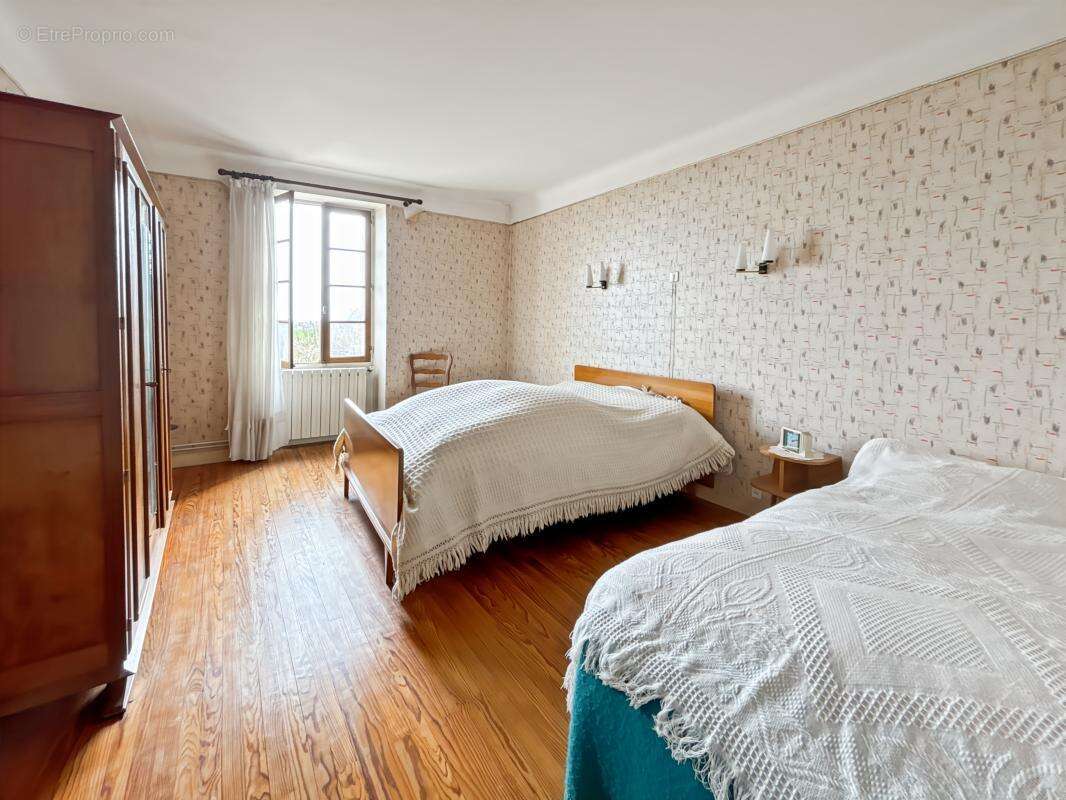 Maison à JARNAC-CHAMPAGNE