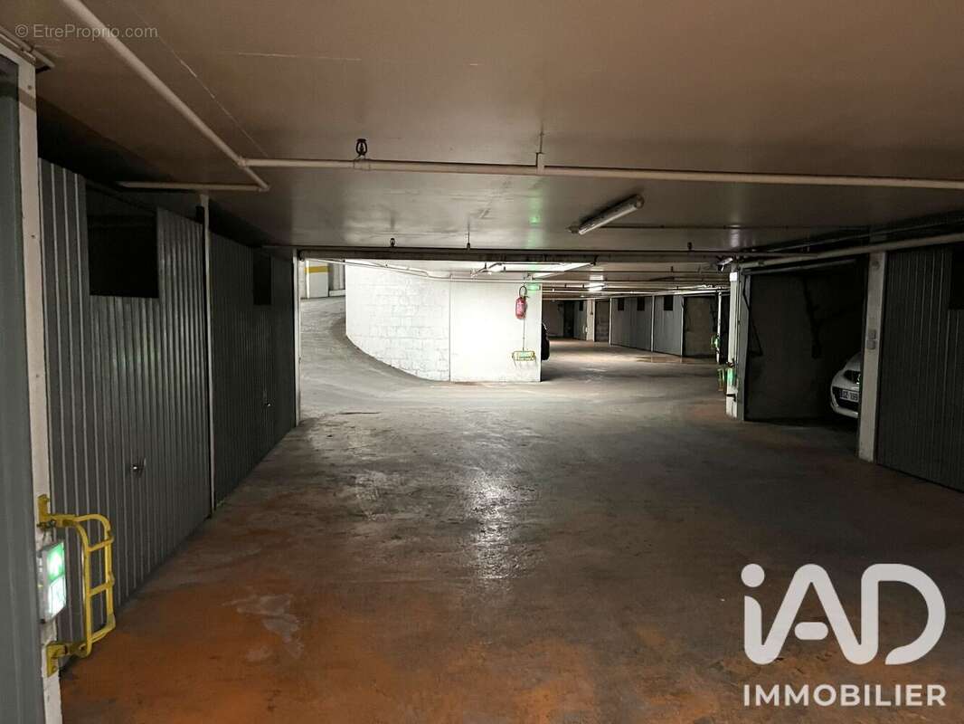 Parking 10 m² à Paris-6e  - photo 3