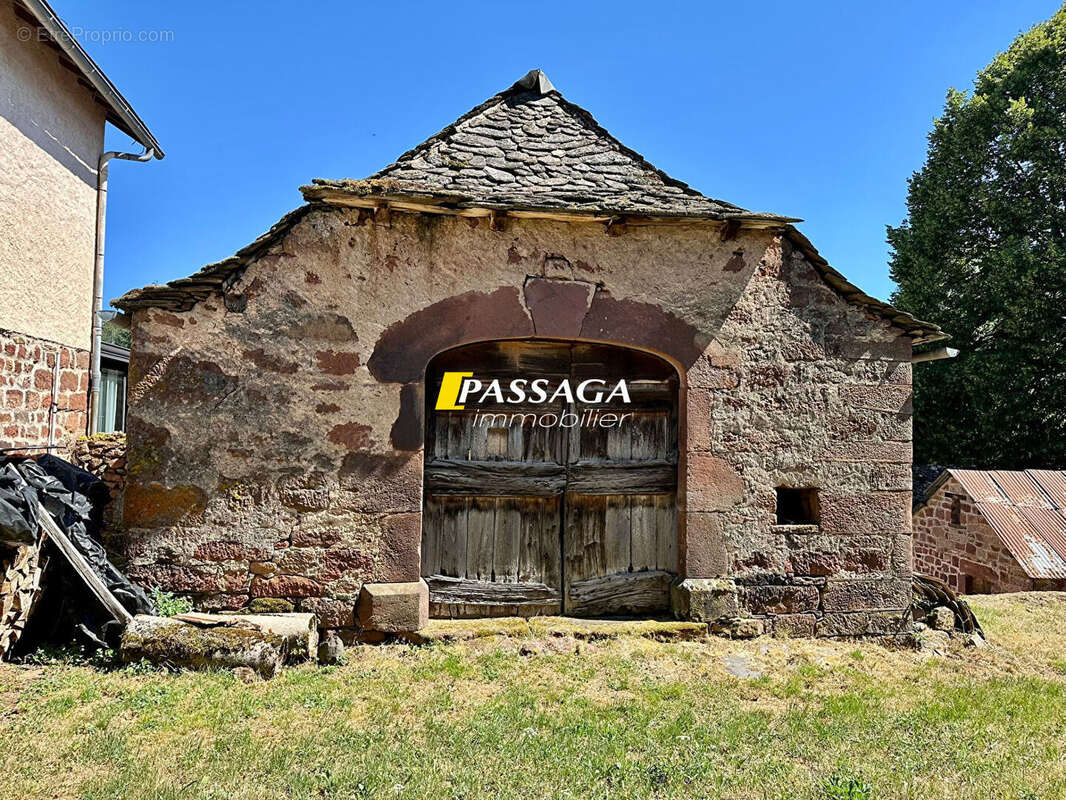 A VENDRE - Ancien corps de ferme et terrains - LAUSSELENQ - photo 8