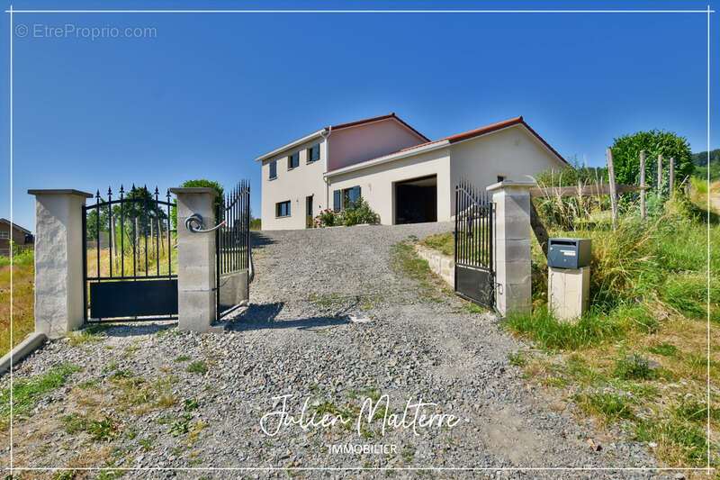 Maison récente de 170 m² sur 2100 m² de terrain préservés, 7 pièces, 5 chambres dont dressing, garage de 85 m² à MAROLS (42) - photo 30