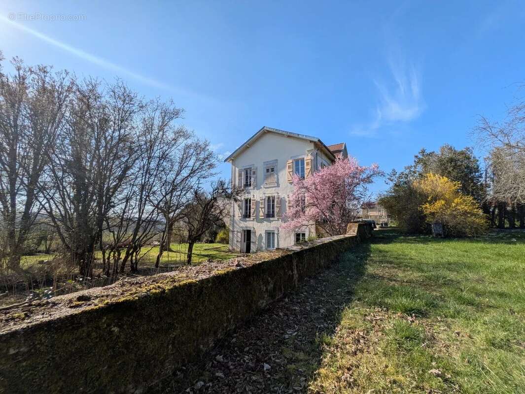 Maison à NEUFCHATEAU