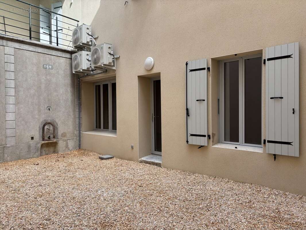 RDC Cour - Appartement à SALLELES-D'AUDE