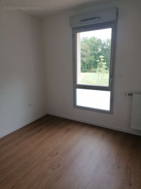 Appartement à PINS-JUSTARET