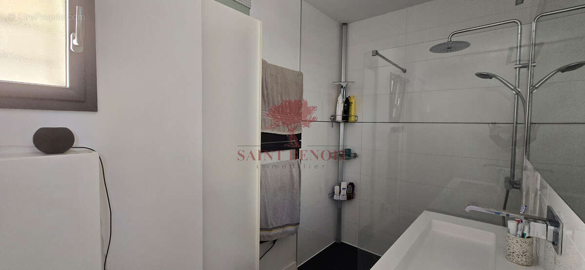 A VENDRE - A JONQUIERES - VILLA CONTEMPORAINE DE TYPE T3 de 129m2 avec garage,  jardin paysagé et piscine - photo 15