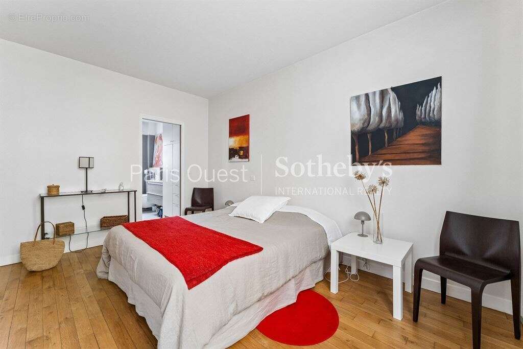 Appartement à NEUILLY-SUR-SEINE