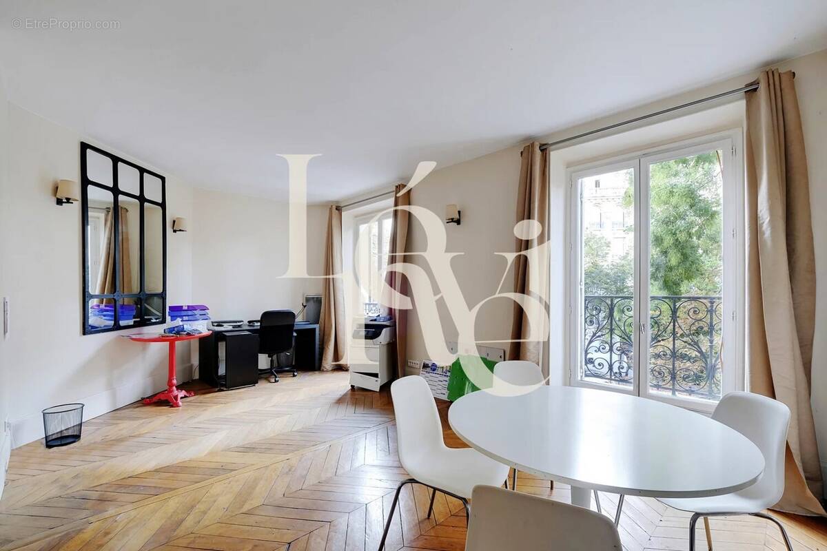 Appartement à PARIS-17E