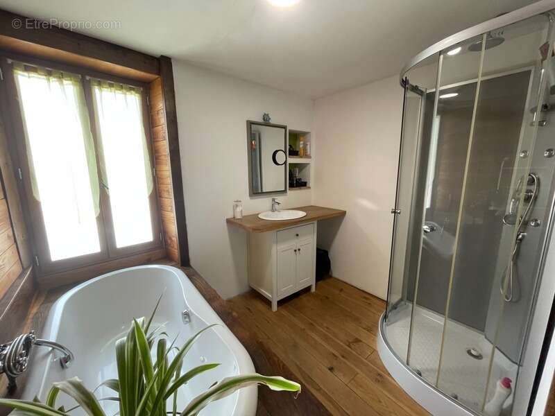 Maison de charme avec deux granges et cour intérieur 1370 m2 - photo 19