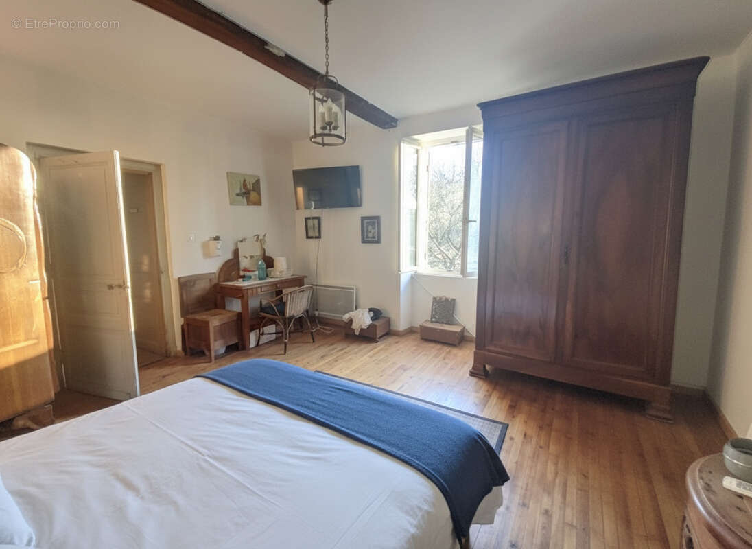 Maison à MANZAC-SUR-VERN