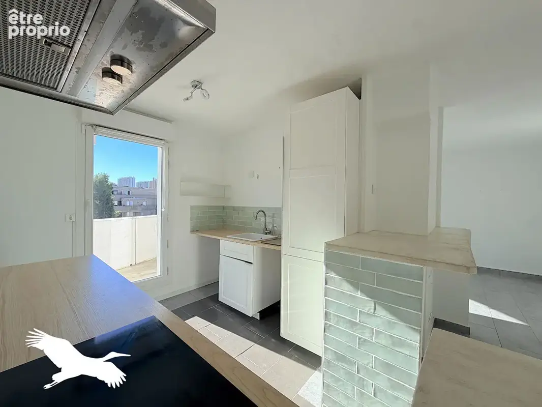 A VENDRE - Secteur Mazargues, Appartement 2 pièces de 57m² avec terrasse et Garage en SUS - Dernier étage - photo 4