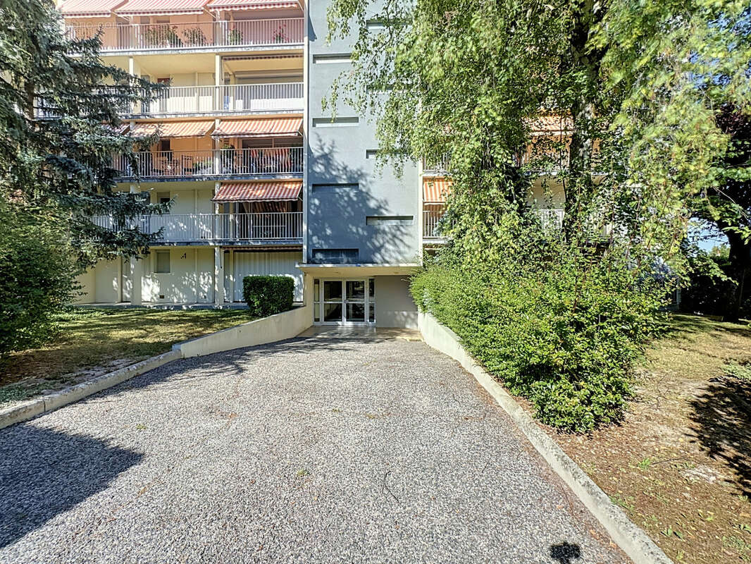 Appartement à SAINT-JULIEN-LES-VILLAS