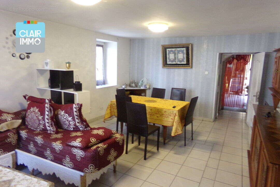 A SAINT-ALBAIN PROCHE MACON MAISON 5 PIECES DE 150 M2 SUR