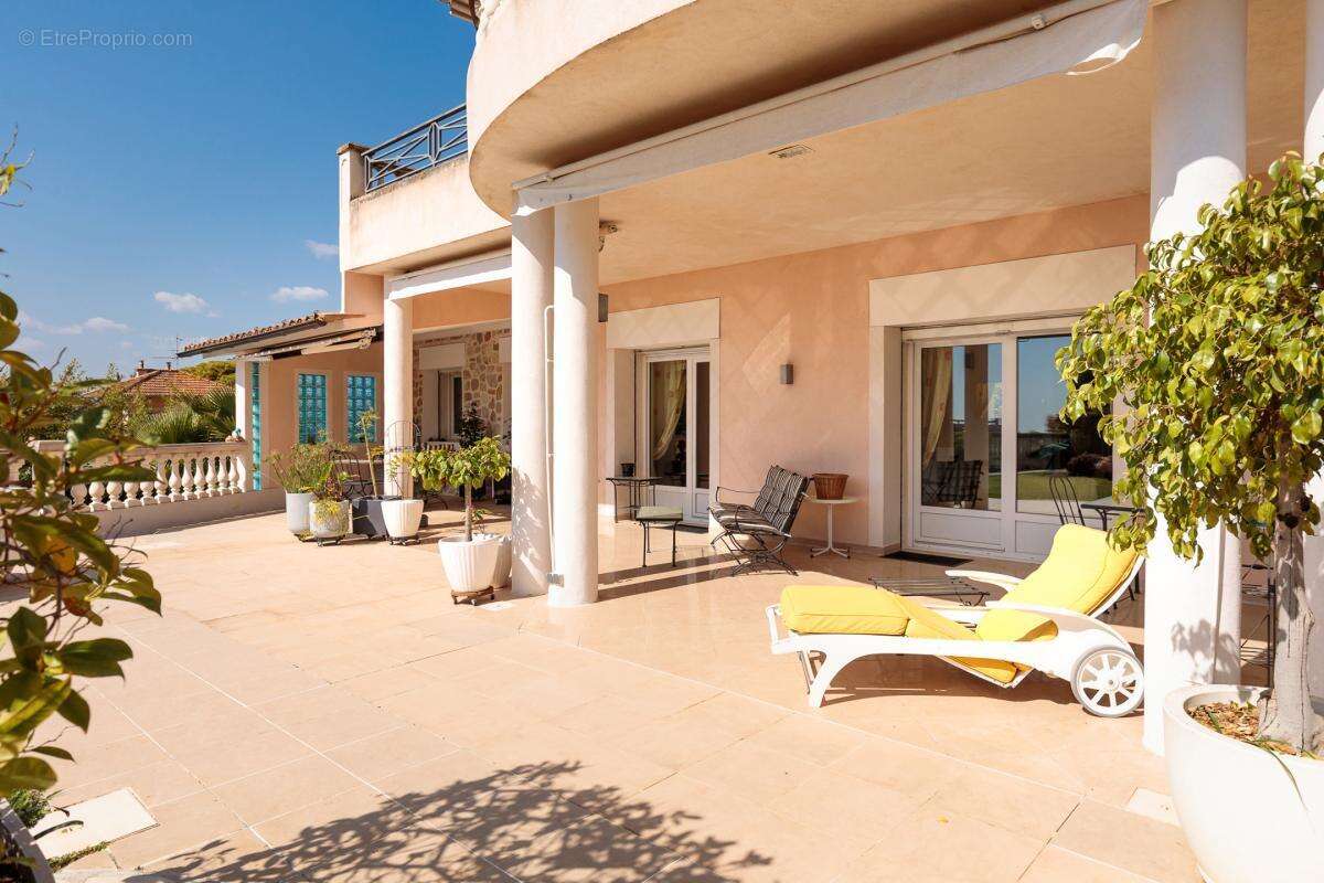 Appartement à LE CANNET