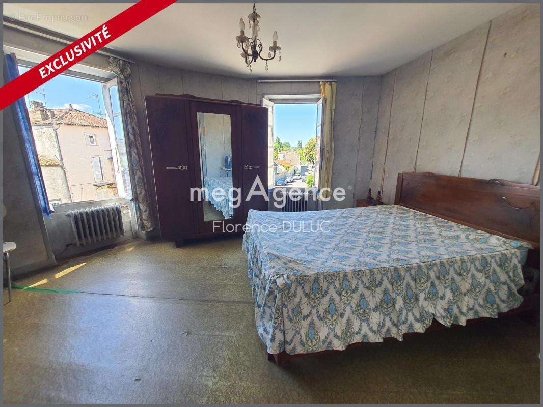 Appartement à SAINT-JEAN-D'ANGELY