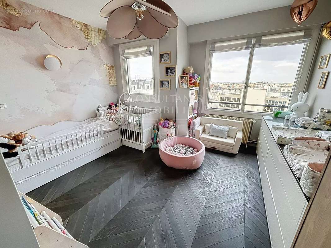 Appartement à NEUILLY-SUR-SEINE