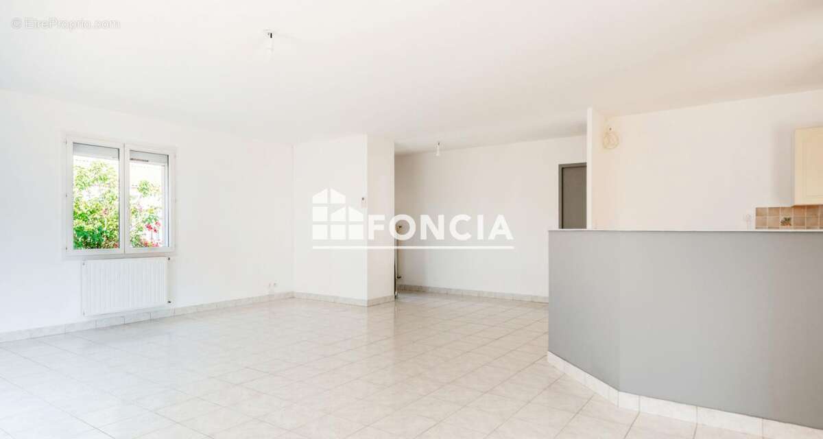 LE PELLERIN / CHÊNE VERT : maison T4 de plain-pied de 102 m2 avec 3 chambres, terrasse, garage et jardin sur parcelle de 525 m2, - photo 5