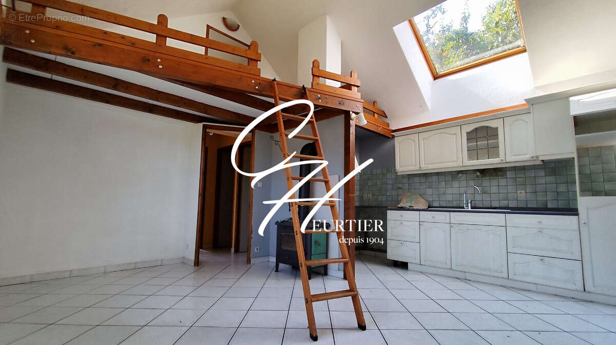 Maison à LA COMBE-DE-LANCEY