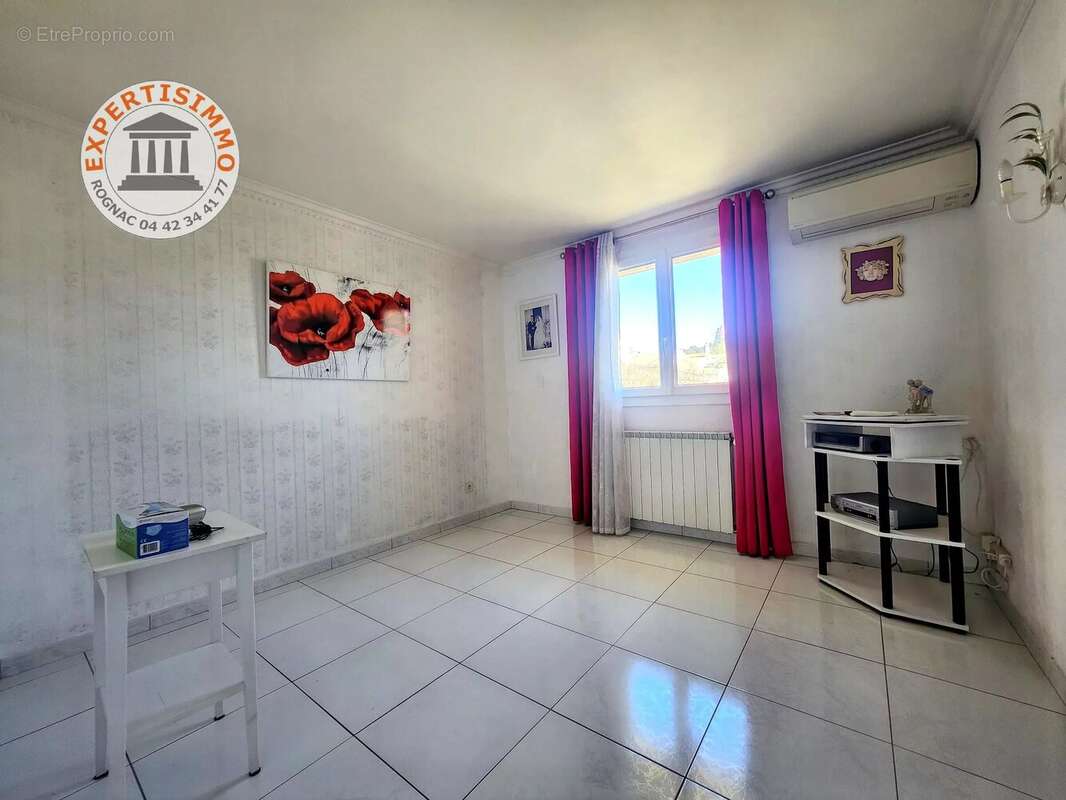 Vitrolles Maison T4 Plain Pied avec Garage - photo 20