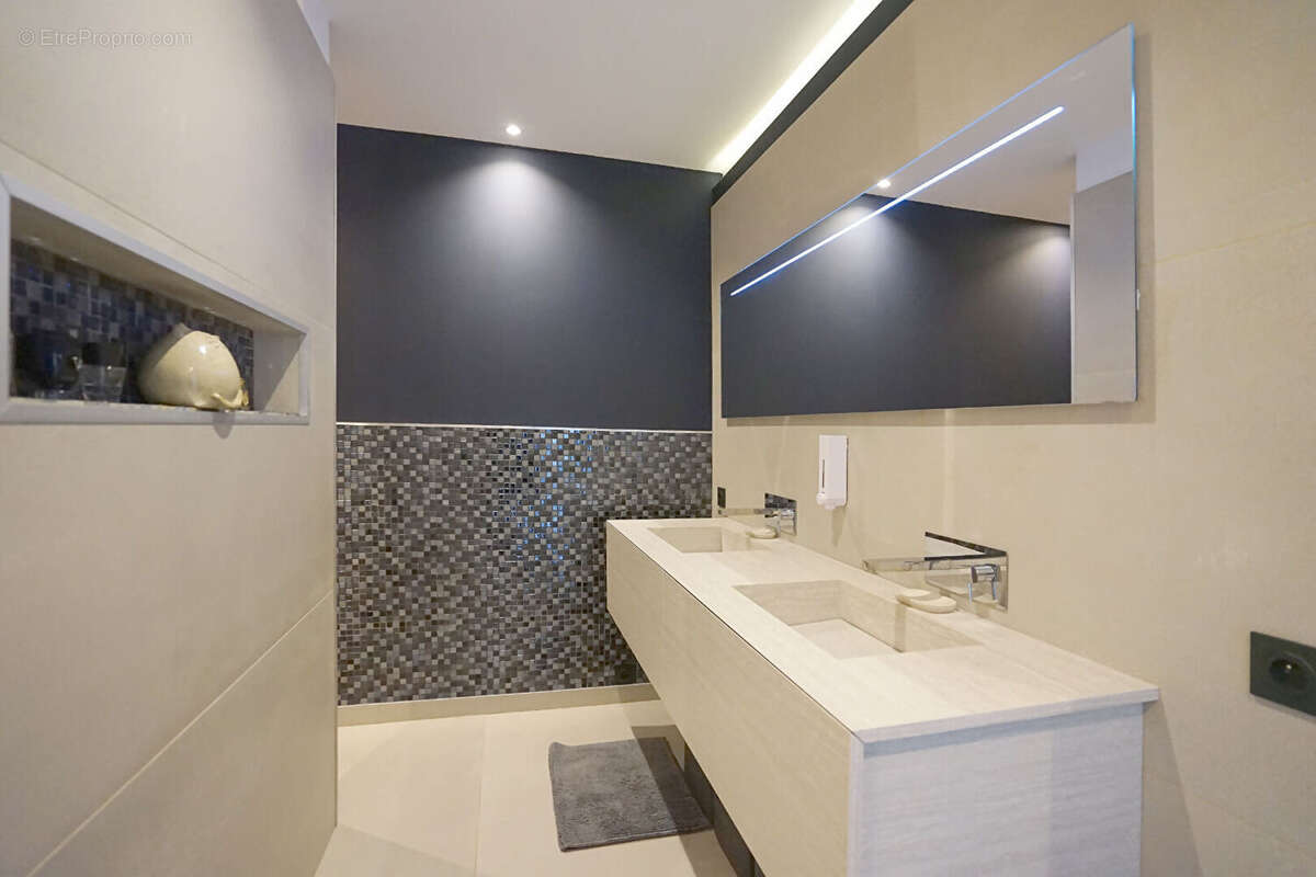 Maison à SAINT-CYR-SUR-LE-RHONE