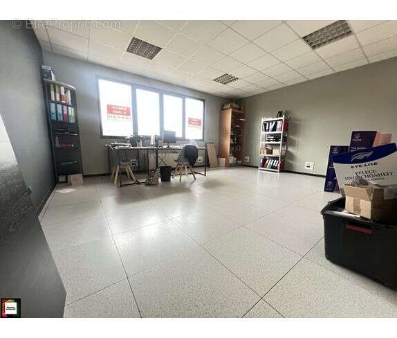 Commerce à LONGLAVILLE