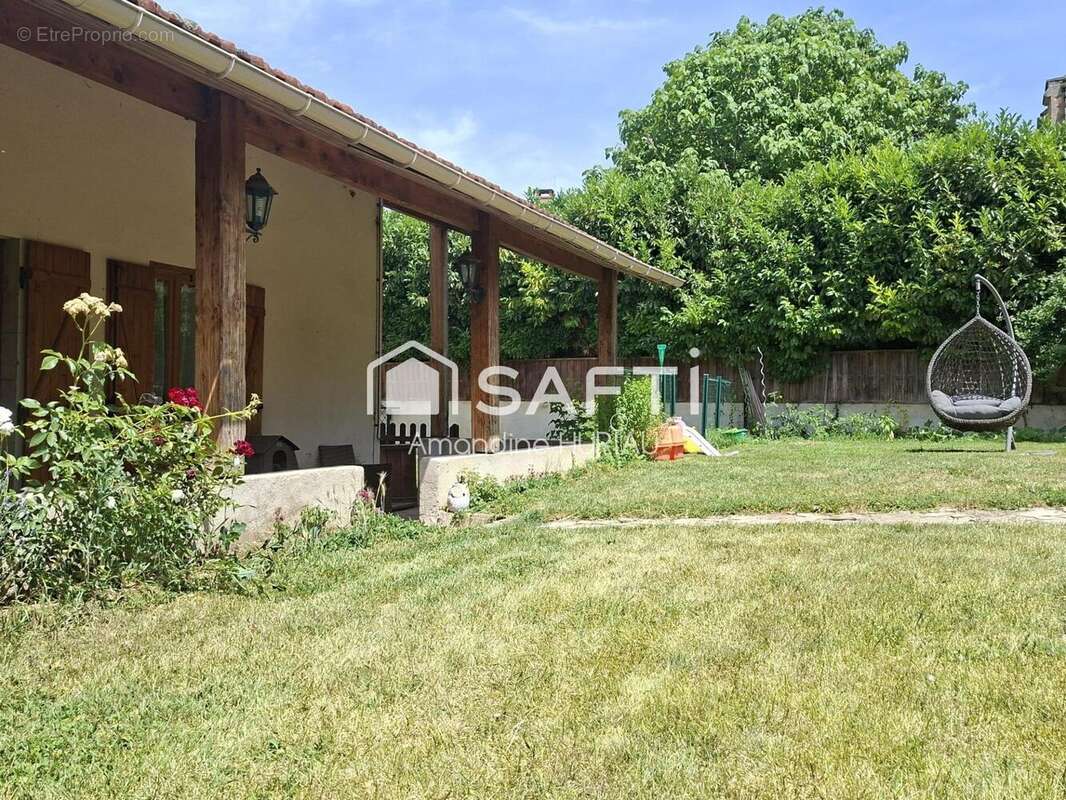 Maison 112 m² à Vensat  - photo 2