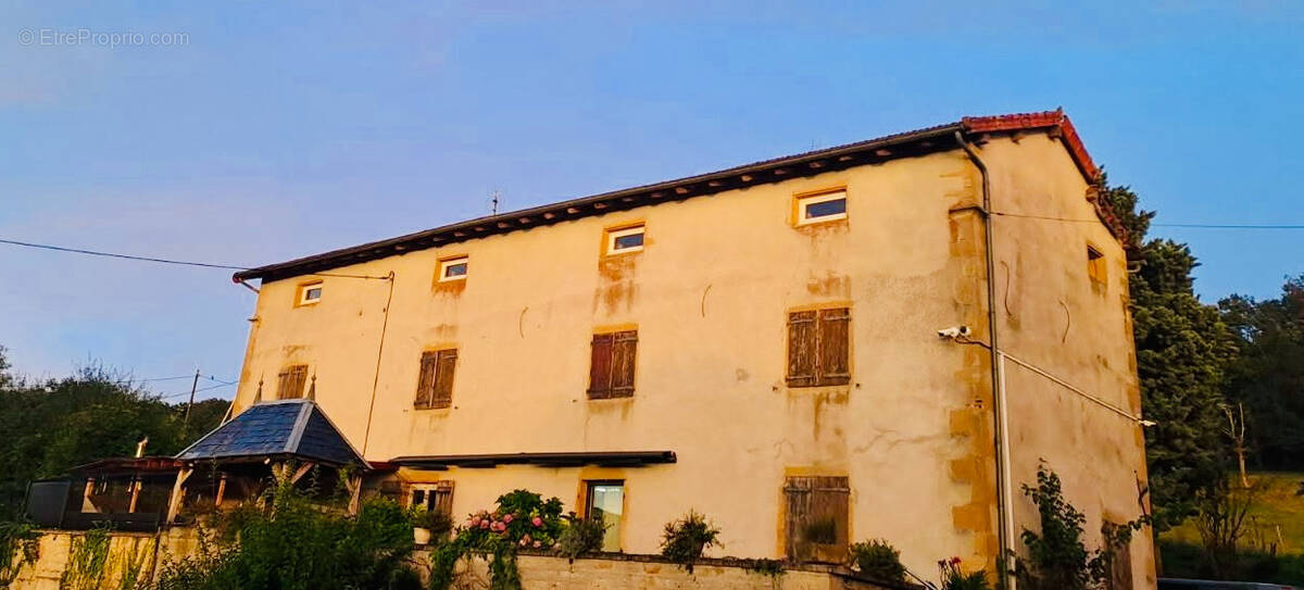 Maison à SAINT-DENIS-DE-CABANNE