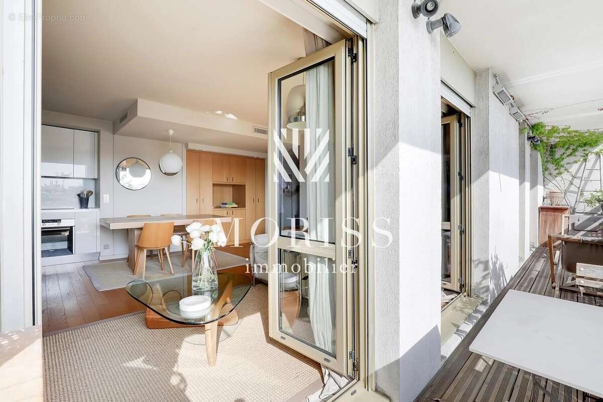 Appartement à PARIS-16E