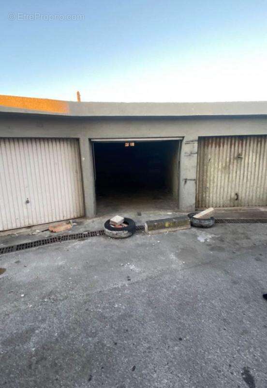 Parking à MARSEILLE-3E