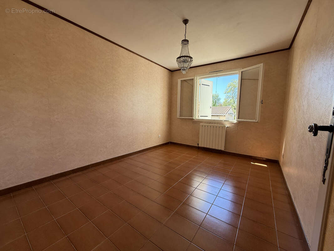 Maison à SAINT-JULIEN-LES-ROSIERS