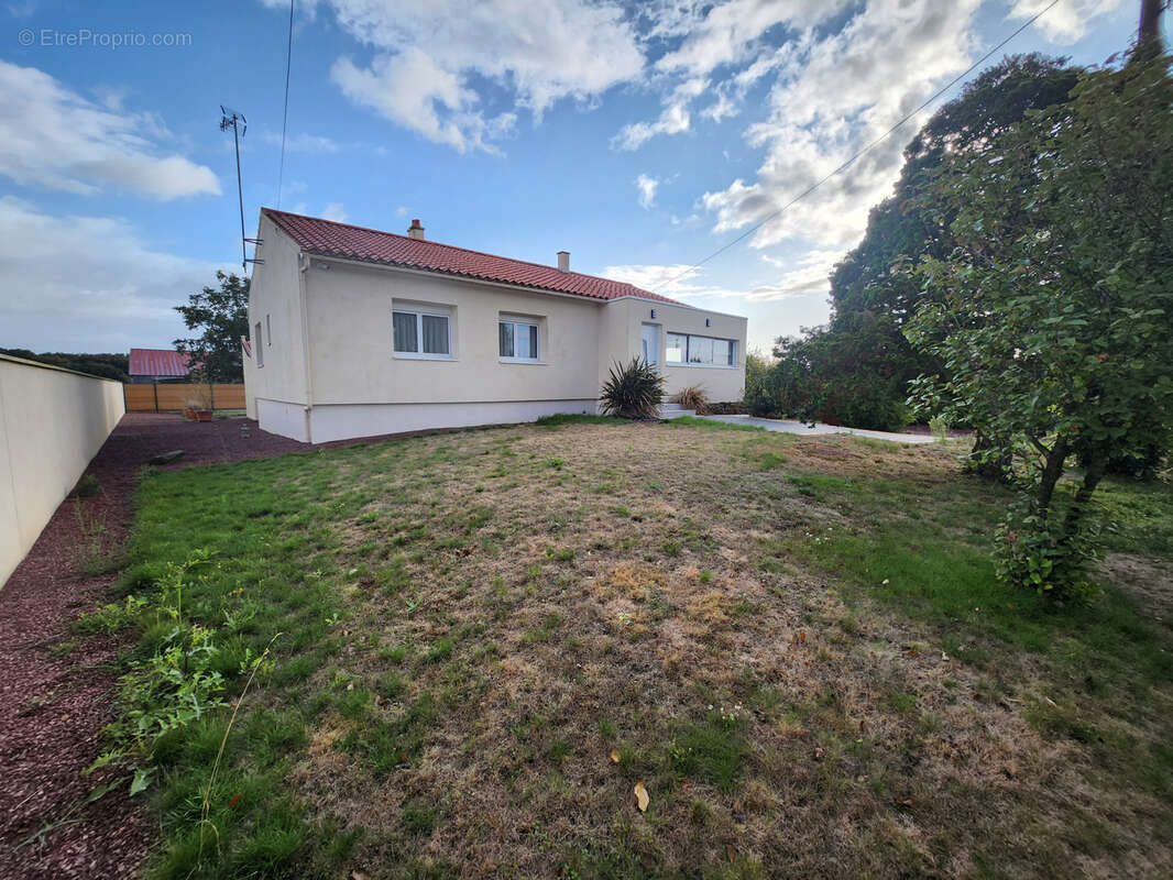 Maison à LES MAGNILS-REIGNIERS