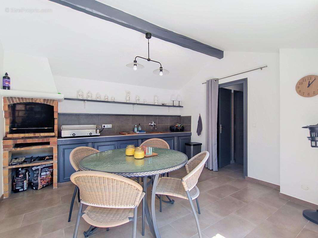 Maison - dépendances - stationnements - bi famille - photo 5