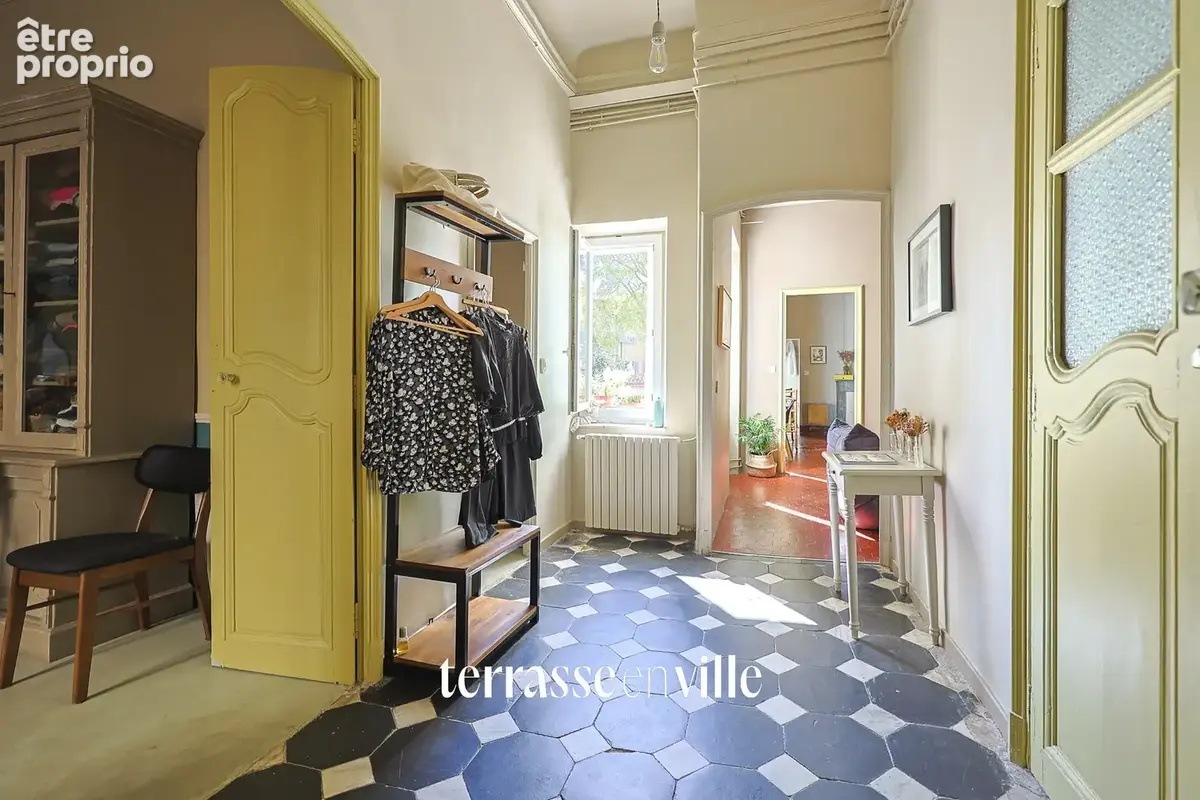 La ciotat   centre historique - grand duplex - t9 - 192 m2   5 ch - parcelle 350m2 - parking - 1 200 000€ - photo 3