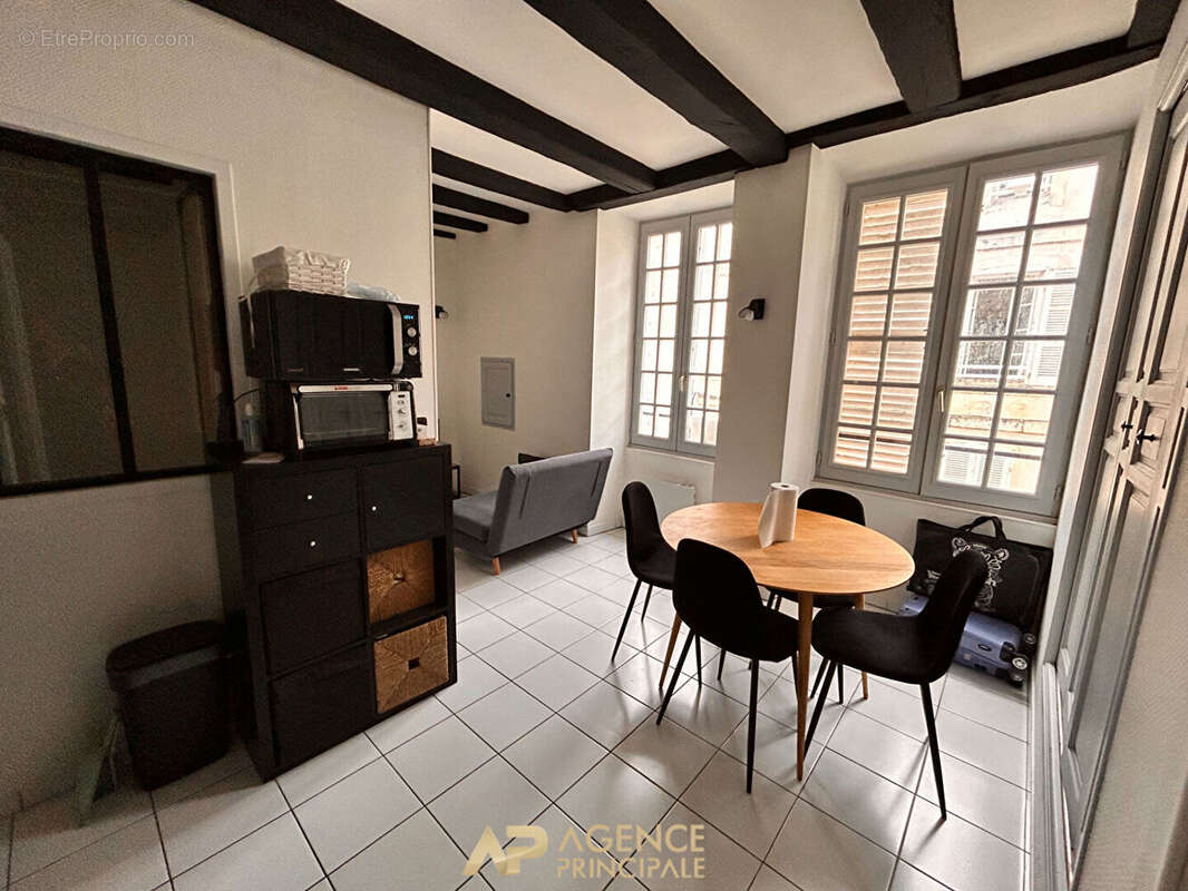 Appartement T2 meublé en plein coeur du centre-ville de La Rochelle - photo 5