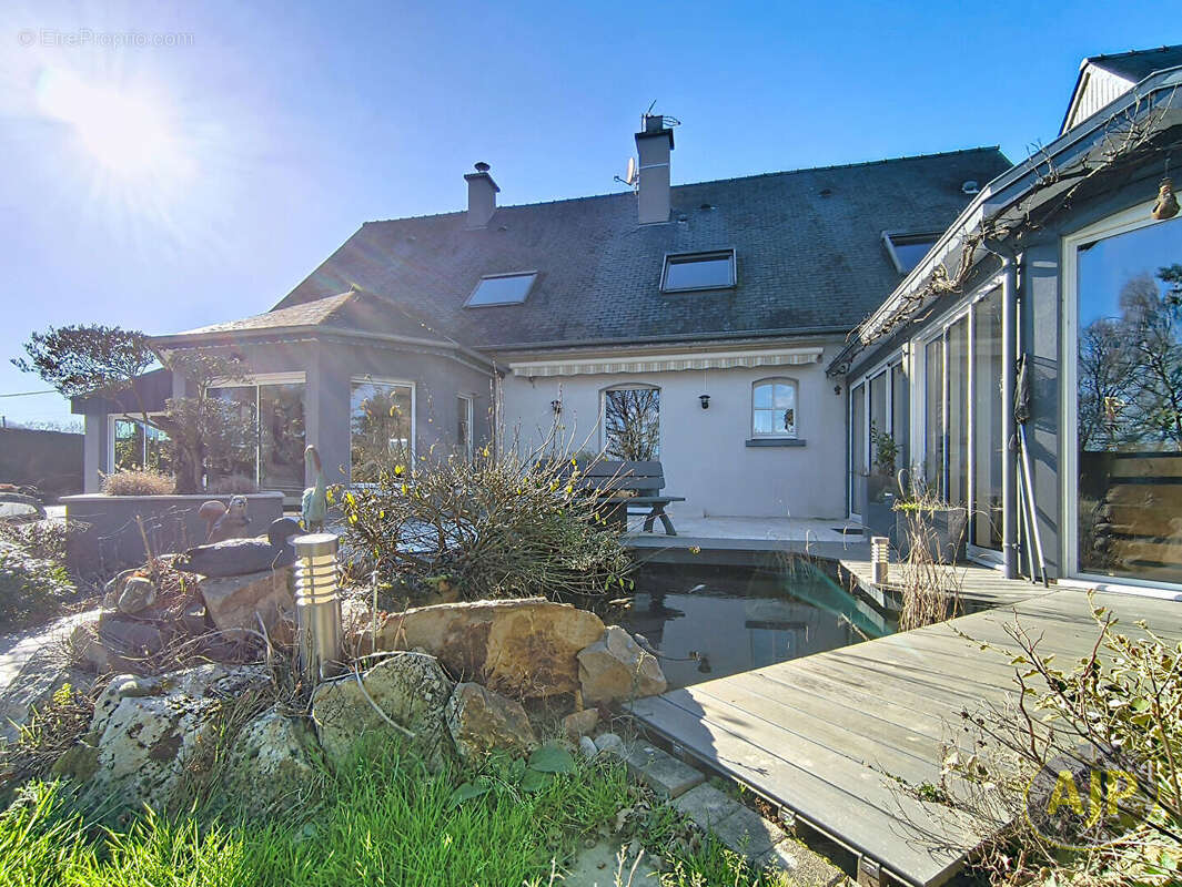 VITRE EN CAMPAGNE Maison  8 pièce(s) 257.84 m2 - photo 2