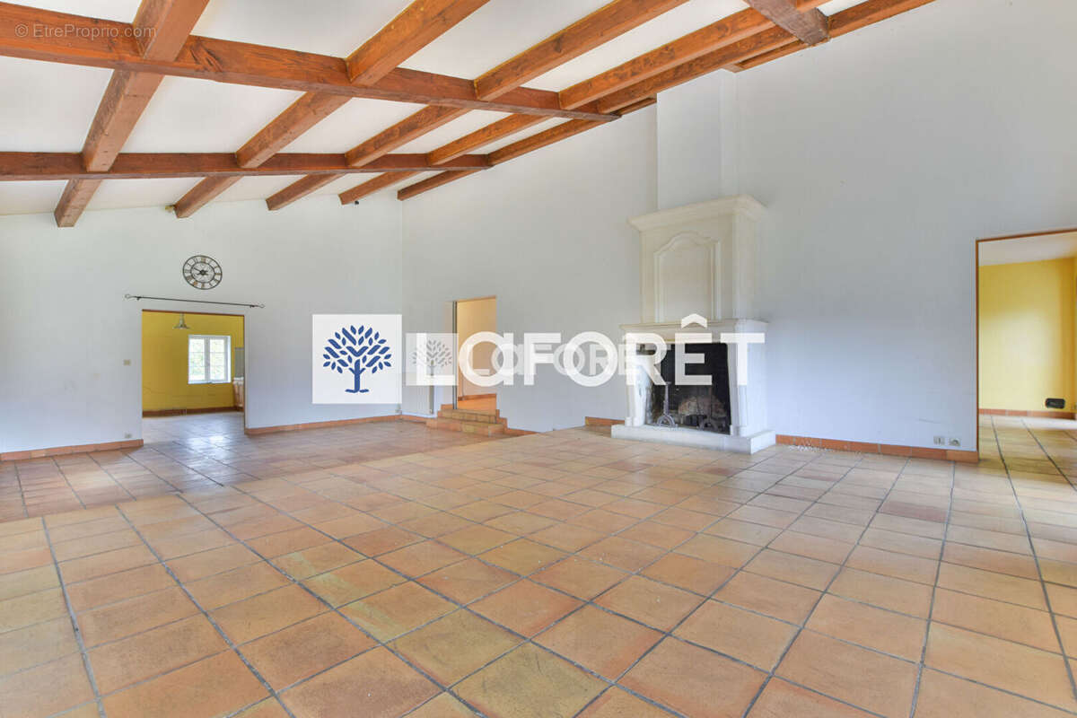 Maison à SAINT-GENIS-DE-SAINTONGE