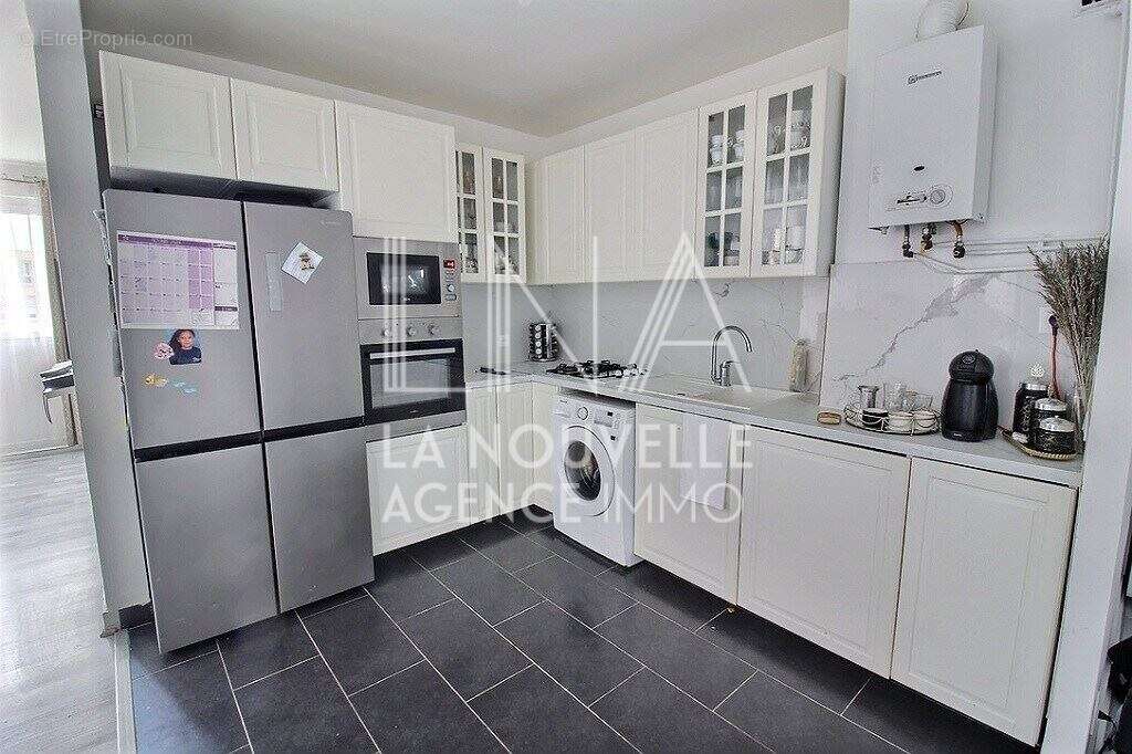 Place Carnot - T4 80m² + cave - photo 2