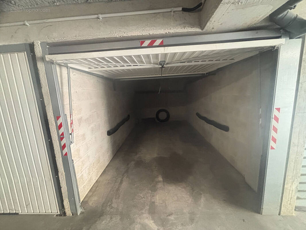 Parking à MARSEILLE-14E