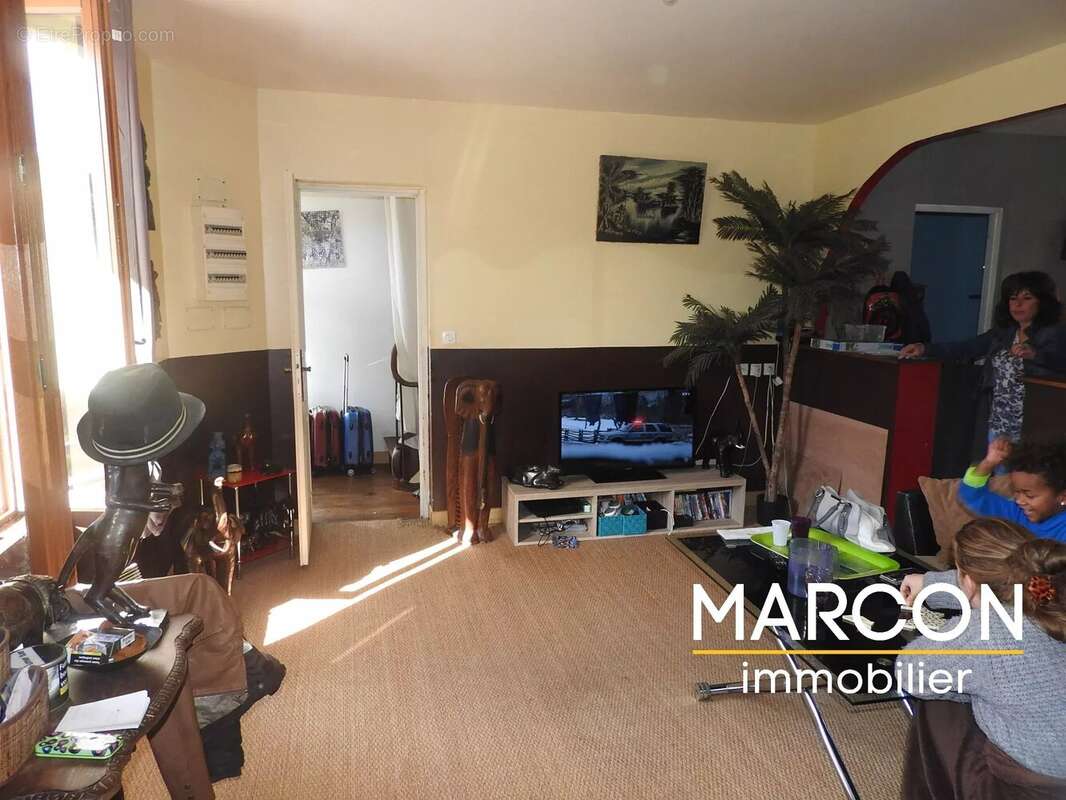 Maison à MOUTIER-ROZEILLE