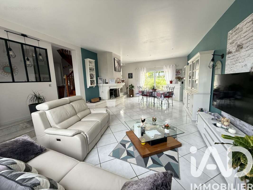 Photo 2 - Maison à CRECY-LA-CHAPELLE