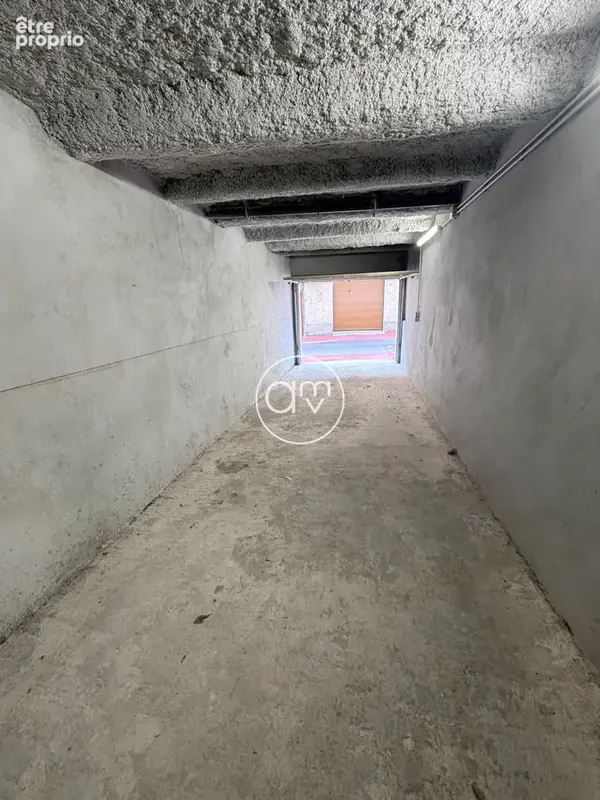 Grand Garage double avec cave - Centre ville de la Farlède - photo 3