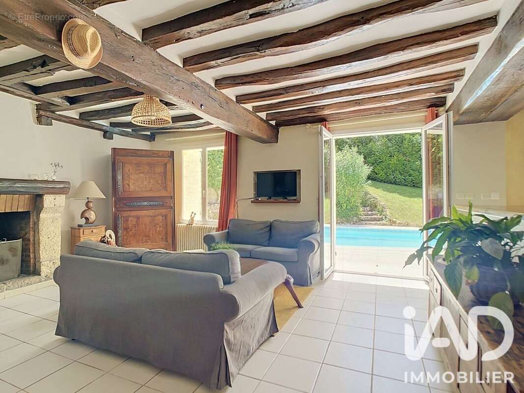 Maison 170 m² à Fontaine-La-Riviere  - photo 2