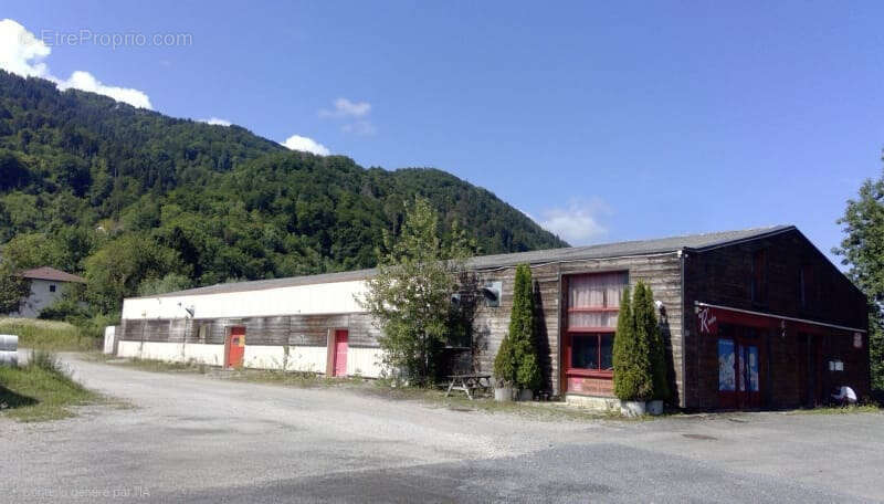 Commerce à MARNAZ