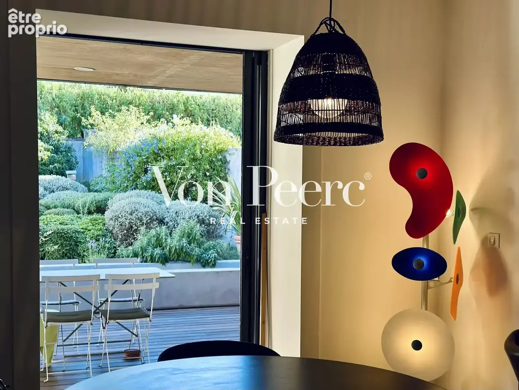 Maison contemporaine rénovée avec bassin fontaine - photo 22