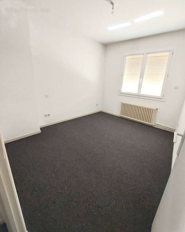 Immeuble Local commercial + appartement T5 rénové - photo 6