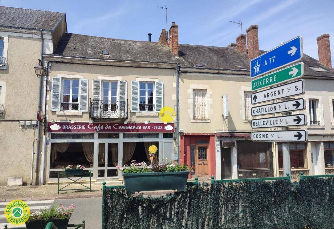 Commerce à VAILLY-SUR-SAULDRE