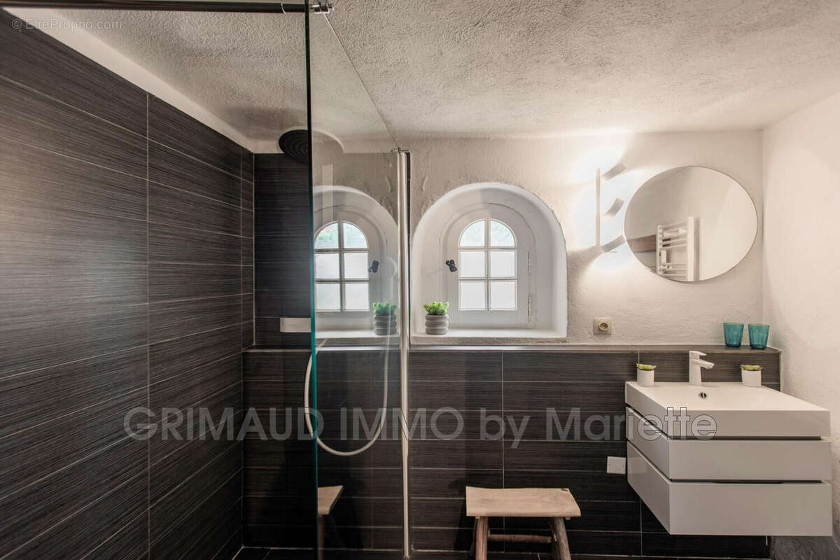 Maison à PLAN-DE-LA-TOUR